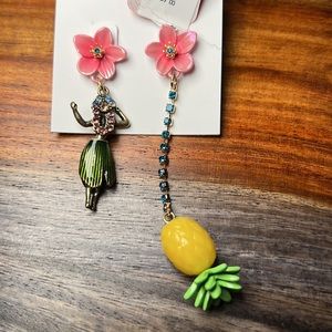 NWT Betsey Johnson Hawaiian earrings